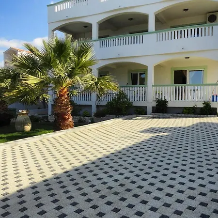 Apartments By The Sea Brodarica, Sibenik - 4195 *