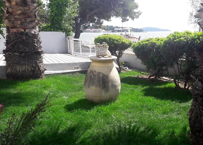 Apartment Apartments By The Sea Brodarica, Sibenik - 4195